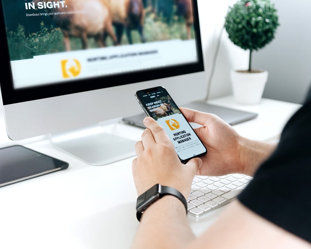 Responsive web design on mobile device and desktop